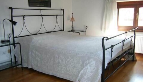 Chambre Familiale, plusieurs lits, salle de bains commune