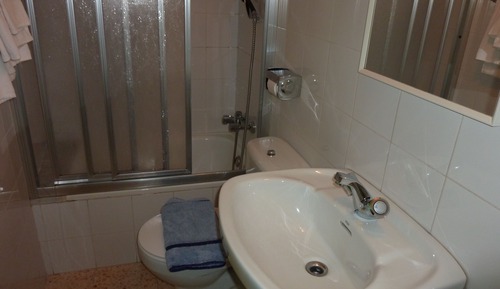Chambre Triple, salle de bains privée