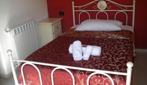 Chambre Simple, 1 grand lit 1 place, accessible aux personnes à mobilité réduite
