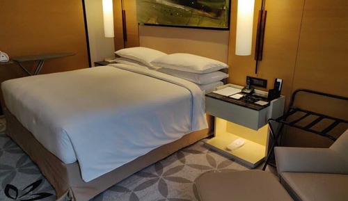 Chambre, 1 très grand lit, accessible aux personnes à mobilité réduite