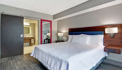 Suite, 1 très grand lit (Roll-In Shower, Mobility & Hearing)
