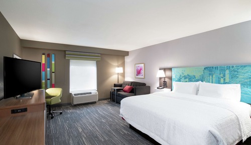 Chambre, 1 très grand lit et 1 canapé-lit, réfrigérateur