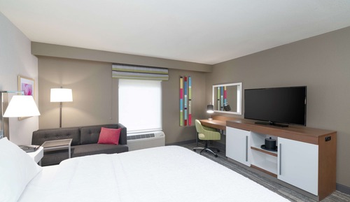 Chambre, 1 très grand lit, réfrigérateur