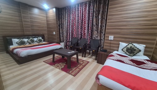 Chambre Triple Deluxe, 1 très grand lit, non-fumeurs