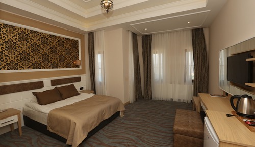 DELUXE LAKE WIEW ROOM