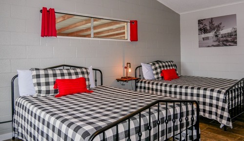 Chambre Simple Confort, 2 grands lits, vue lac