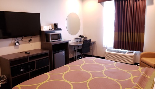 Chambre, 1 très grand lit, accessible aux personnes à mobilité réduite, fumeurs