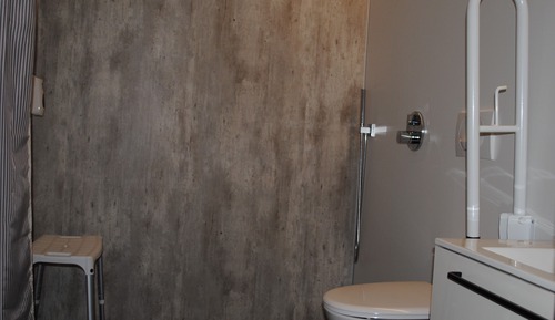 Chambre Confort Double ou avec lits jumeaux, salle de bains privée, vue montagne
