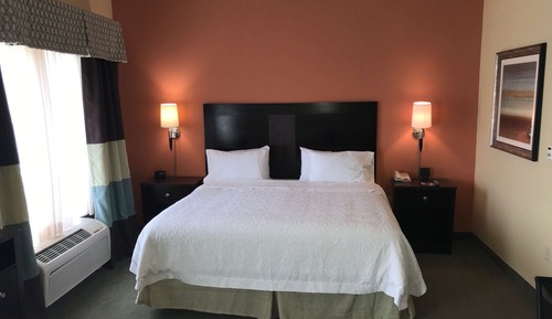 Chambre, 1 très grand lit, accessible aux personnes à mobilité réduite, non-fumeurs