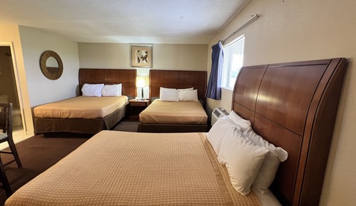 Chambre, plusieurs lits, non-fumeurs (3 Double Beds Deluxe)