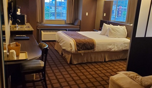 Suite, 1 grand lit et 1 canapé-lit, accessible aux personnes à mobilité réduite, non-fumeurs