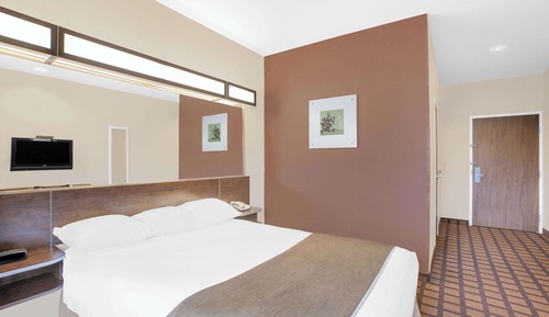 Chambre, 1 grand lit, accessible aux personnes à mobilité réduite, non-fumeurs
