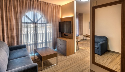 Suite, 1 très grand lit, baignoire à jets