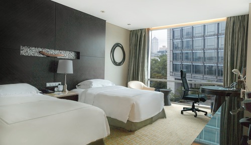 Chambre Classique, 2 lits doubles, accès au salon club, vue ville
