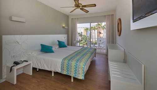 Chambre avec lits jumeaux, balcon (2 adults + 1 child)