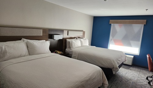 Chambre Standard, 2 grands lits, baignoire accessible aux personnes à mobilité réduite (Mobility)