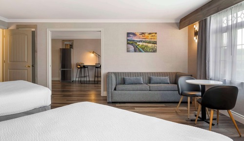 Suite, plusieurs lits, non-fumeurs, coin cuisine (Living Room;with Sofabed)