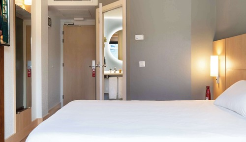 Chambre, plusieurs lits