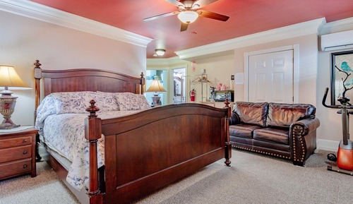 Queen Anne Suite 