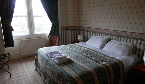 Chambre Standard Double ou avec lits jumeaux, salle de bains attenante