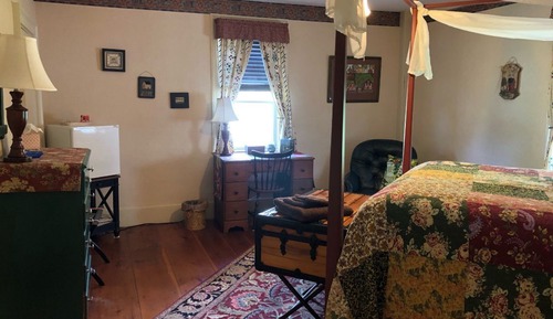 Charmingfare Room - Private Bath