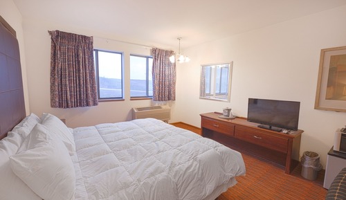 Chambre, 1 très grand lit, non-fumeurs