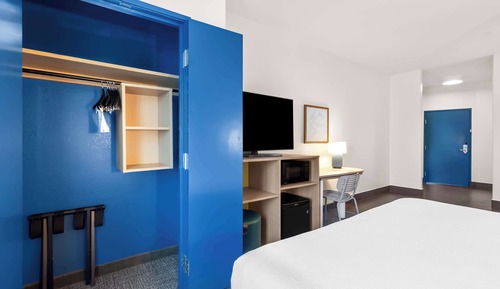 Chambre, 1 très grand lit et 1 canapé-lit