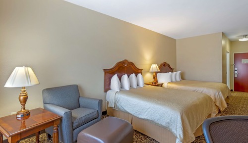 Chambre Standard, 2 grands lits, non-fumeurs, réfrigérateur et four à micro-ondes