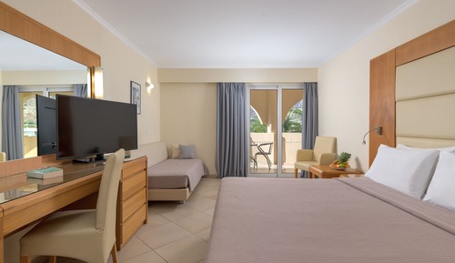 Chambre Double Supérieure, vue partielle sur la mer