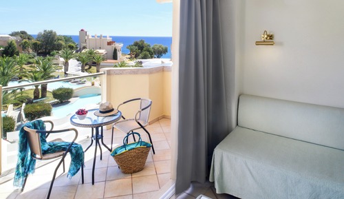 Chambre Familiale, vue partielle sur la mer