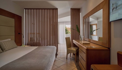 Chambre Familiale, vue partielle sur la mer