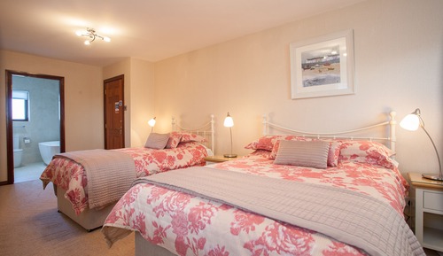 Chambre Double, salle de bains attenante
