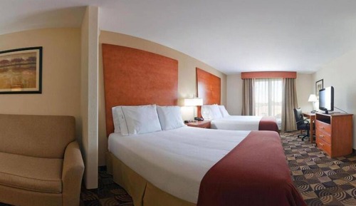 Chambre Standard, 2 grands lits (Communications, Roll In Shower)
