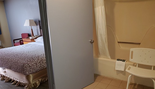 Chambre Standard, 1 très grand lit, accessible aux personnes à mobilité réduite (1 queen bed)