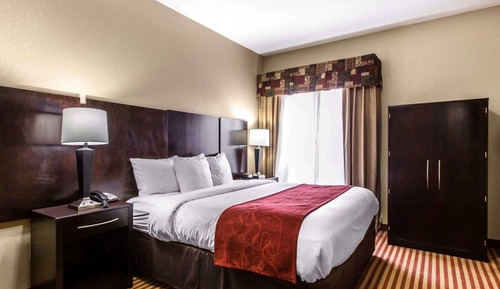 Suite, 1 très grand lit et 1 canapé-lit, accessible aux personnes à mobilité réduite, non-fumeurs