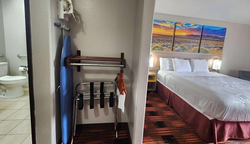 Chambre, 1 très grand lit, accessible aux personnes à mobilité réduite (Mobility,Tub w/Grab Bars)