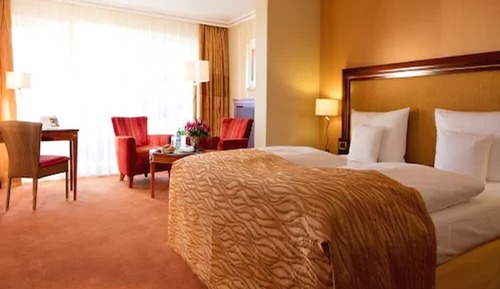 Chambre Double Majestueuse, balcon, vue partielle sur la mer