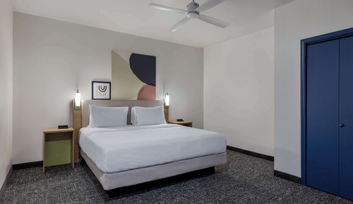 Chambre, plusieurs lits