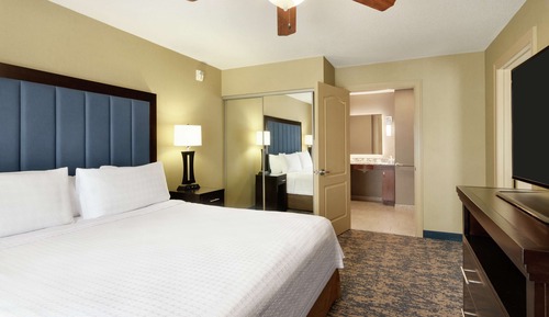 Suite, 1 très grand lit, accessible aux personnes à mobilité réduite, baignoire (Mobility & Hearing)