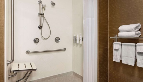 Chambre, 1 très grand lit, accessible aux personnes à mobilité réduite, non-fumeurs