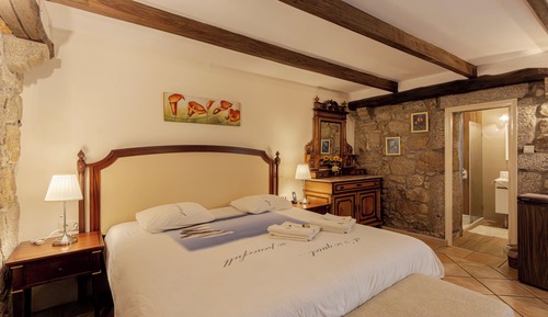 Chambre Double, salle de bains privée