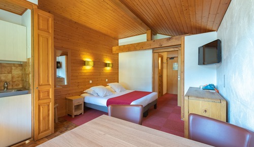 Chambre Familiale, coin cuisine, vue montagne