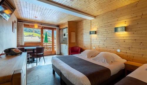 Chambre Triple Confort, coin cuisine, vue montagne