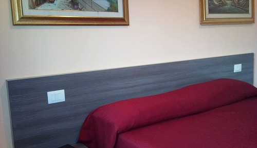 Chambre Économique, 1 lit double, salle de bains privée