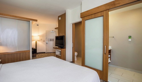 Suite, 1 très grand lit et 1 canapé-lit