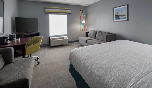 Chambre Standard, 1 très grand lit et 1 canapé-lit
