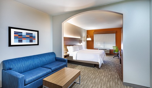Suite, 1 très grand lit et 1 canapé-lit