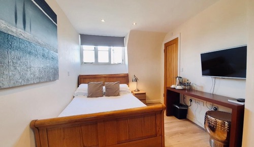Chambre Simple, salle de bains attenante