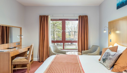 Chambre Double, salle de bains attenante (Wheelchair Access)