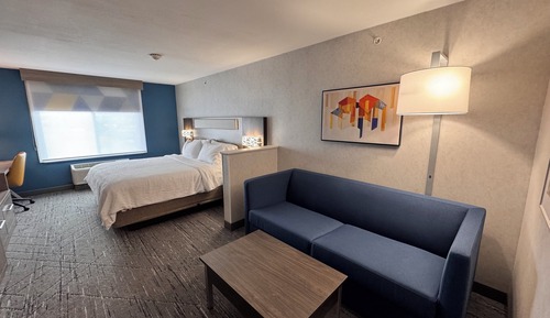 Suite, 1 très grand lit et 1 canapé-lit